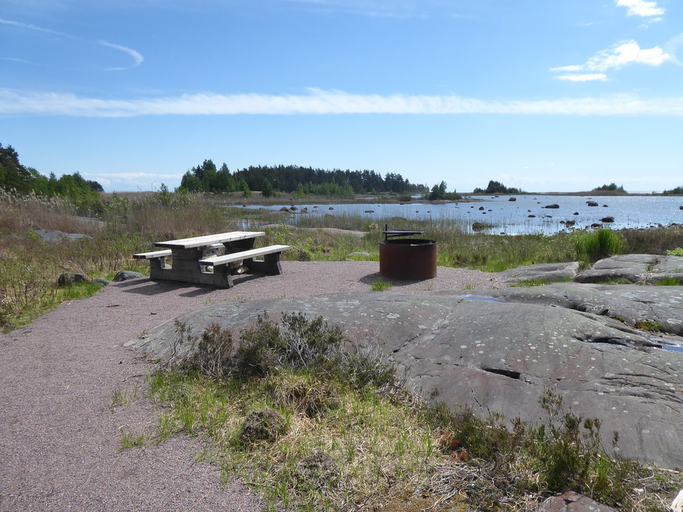 Rastplats med eldstad vid spångfästet, Segerstadsområdet