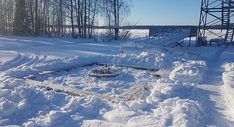 Rastplatserna vid fågeltornet på vårvintern. 