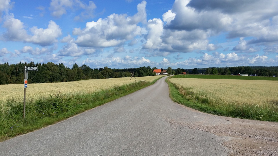 Öppet landskap med vyer
