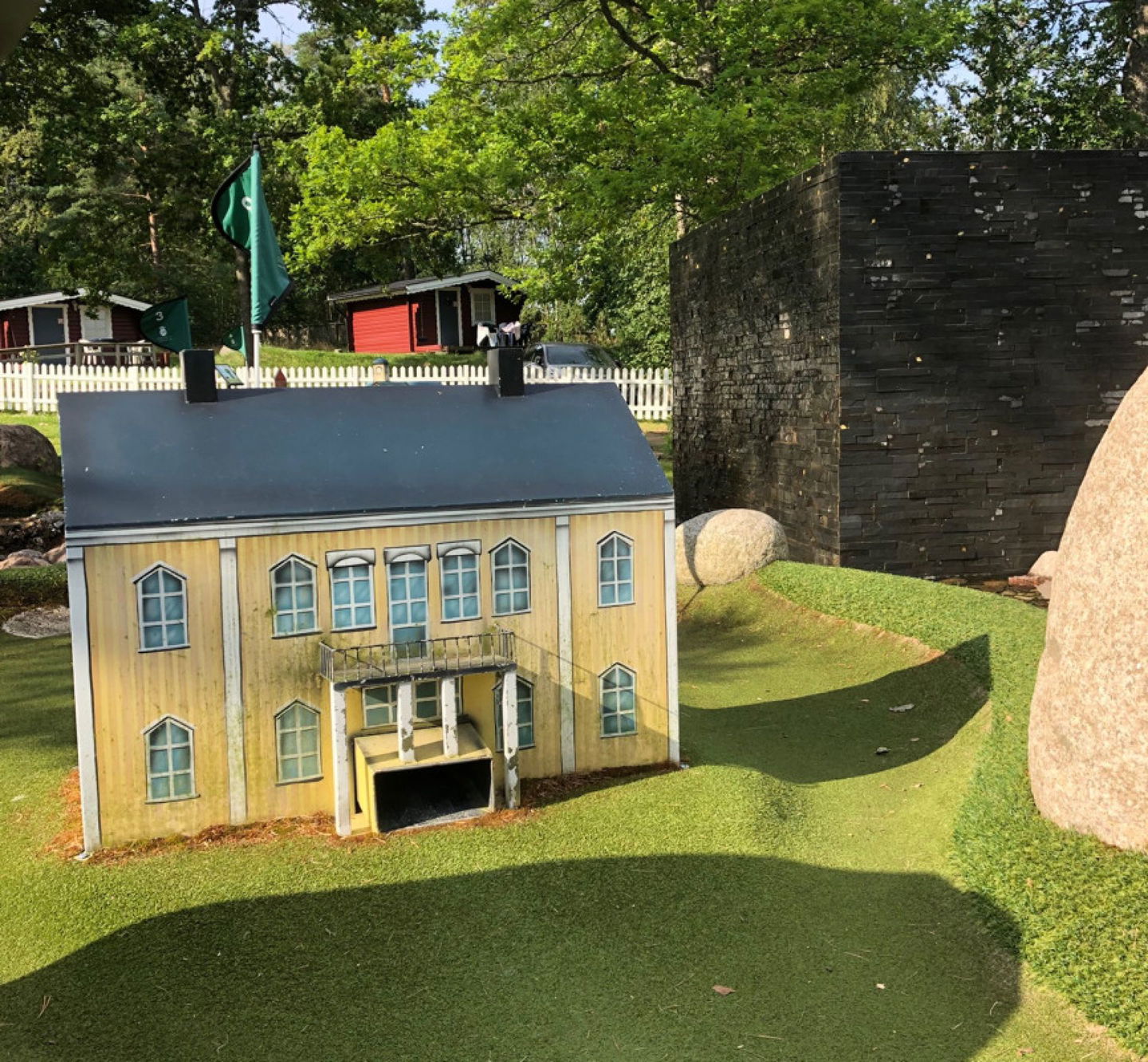 Äventyrsgolf på Herrgårdscampingen i Kristinehamn.