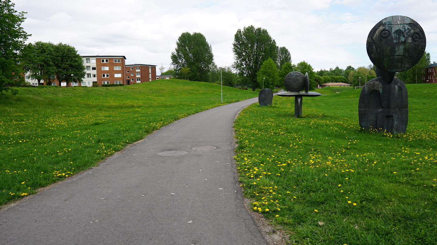 Asfalterad gångväg 