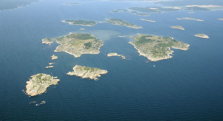 vy från ovan över öar i vatten