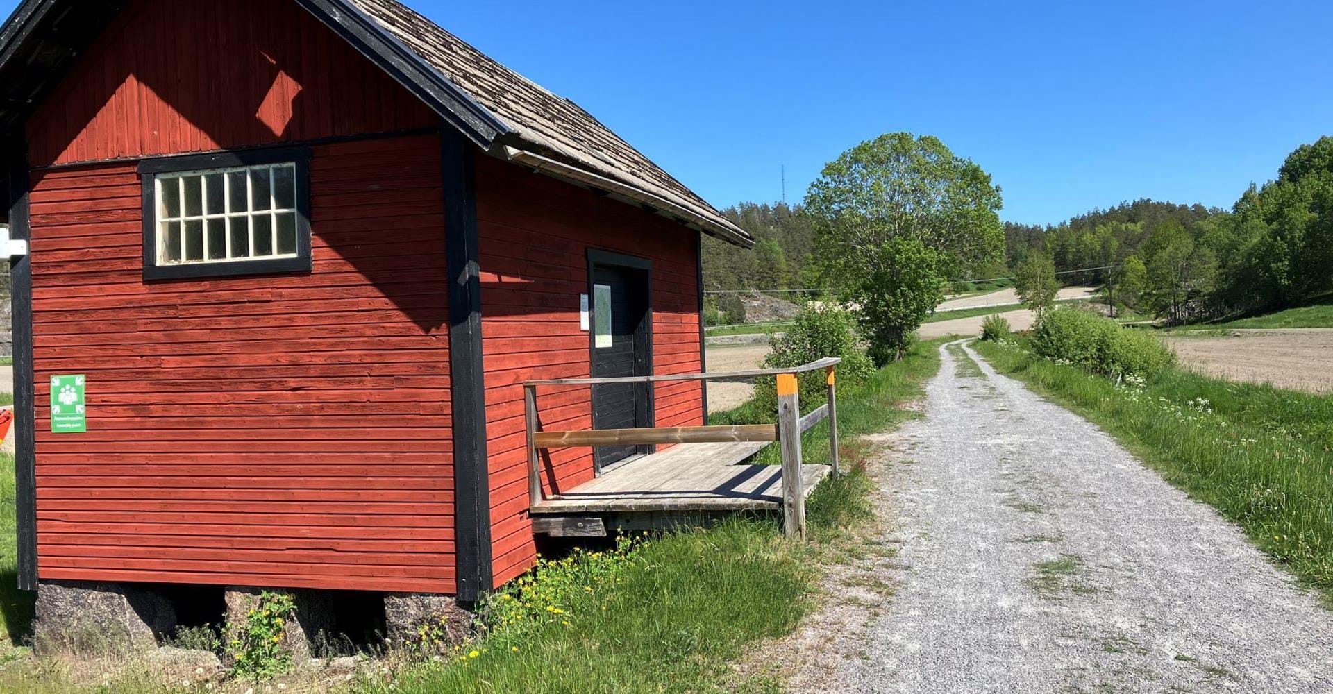 Godsmagasinet vid banvallen, Banvallsstugan.