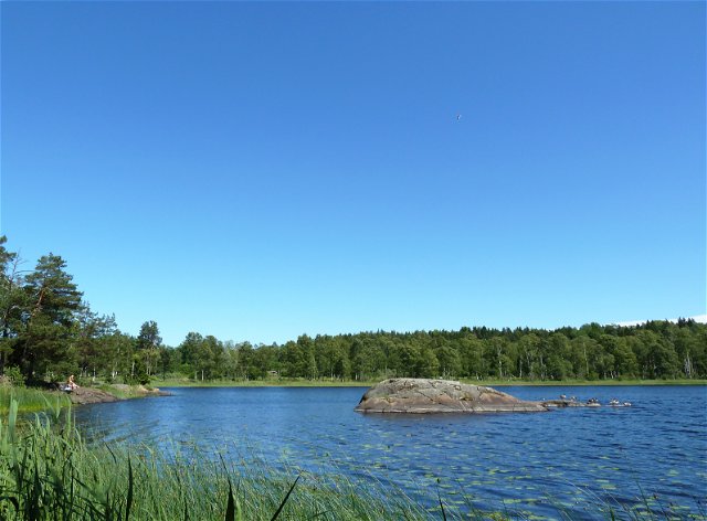 Lycksjön, badplats i Vendelsö