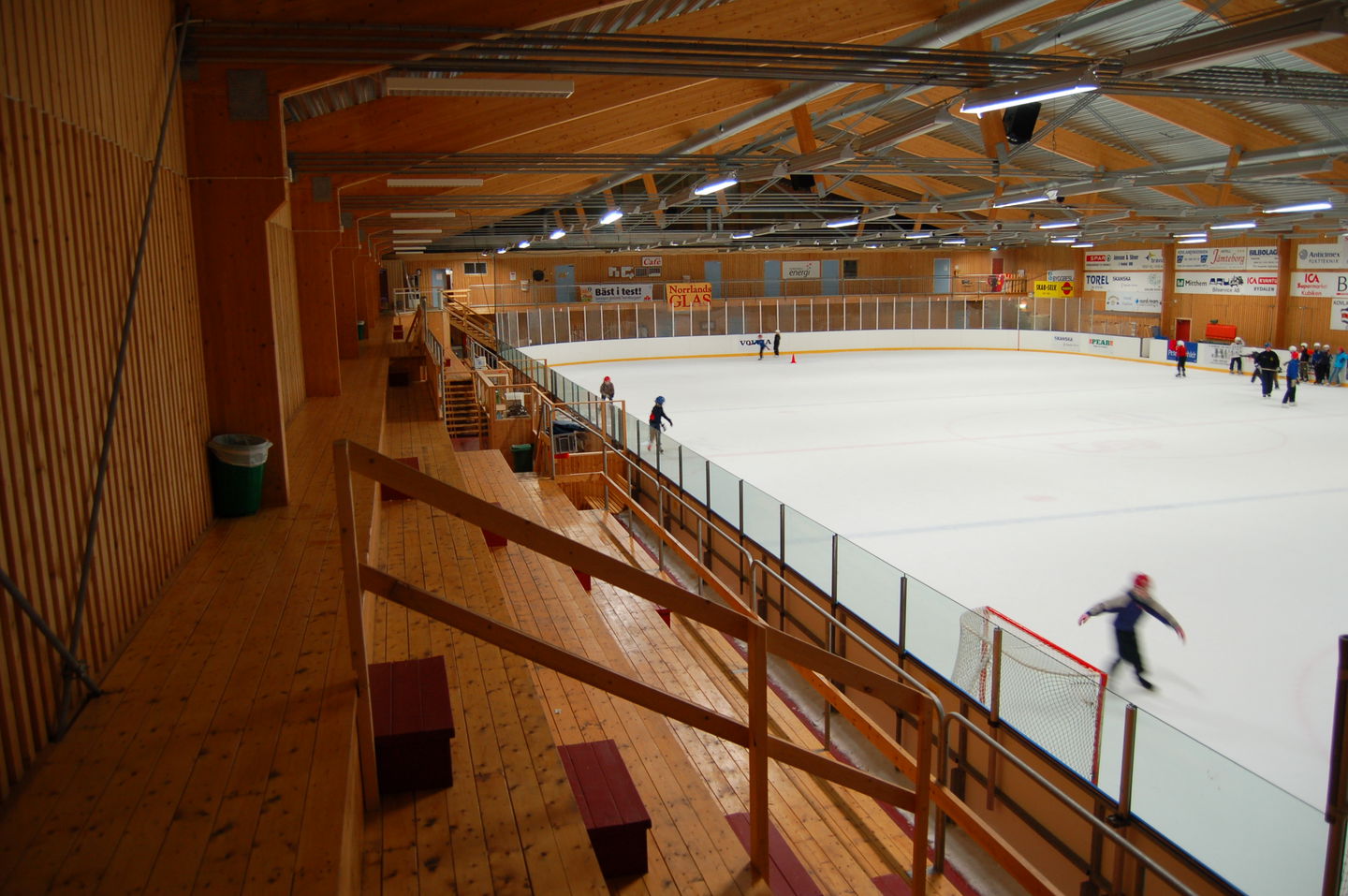 Läktare och isplan i FD Maskin Arena