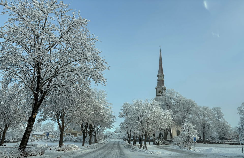 Norrbärke kyrka i vinterskrud