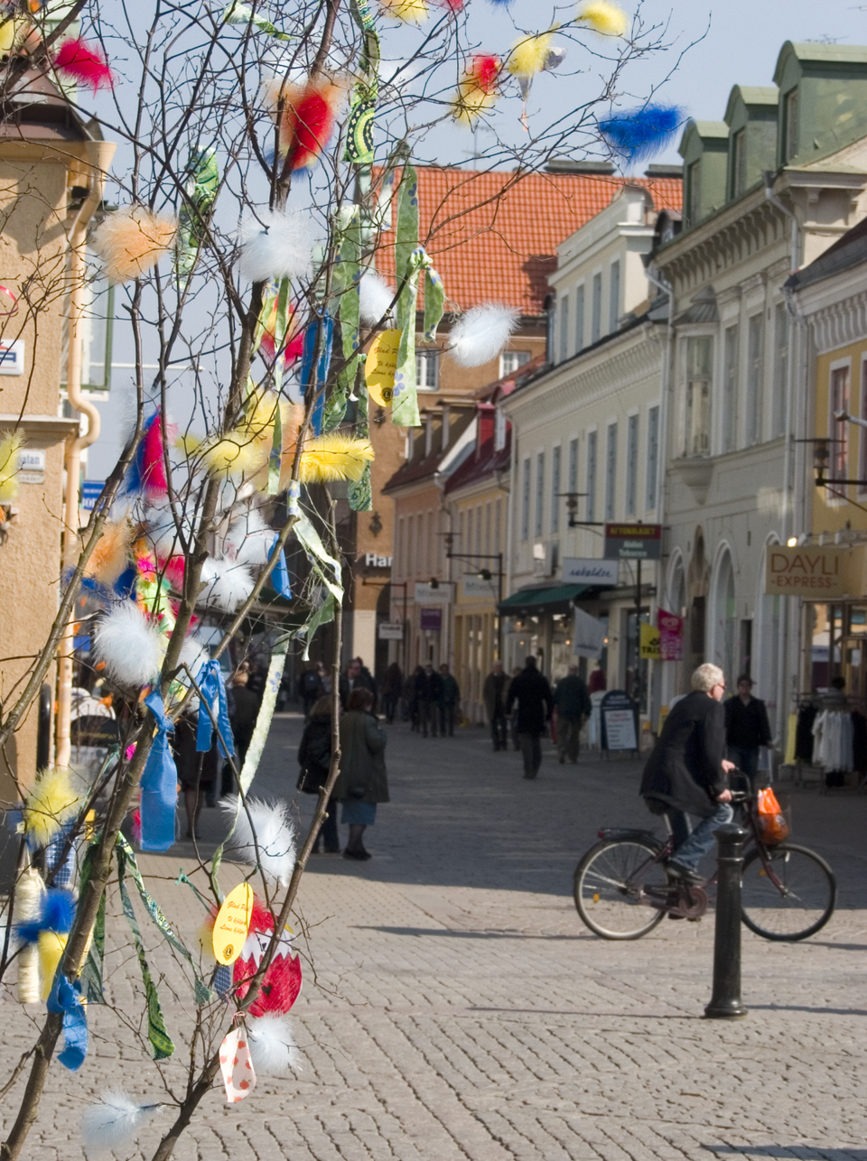 Welcome spring with Easter decorations made from natural materials
