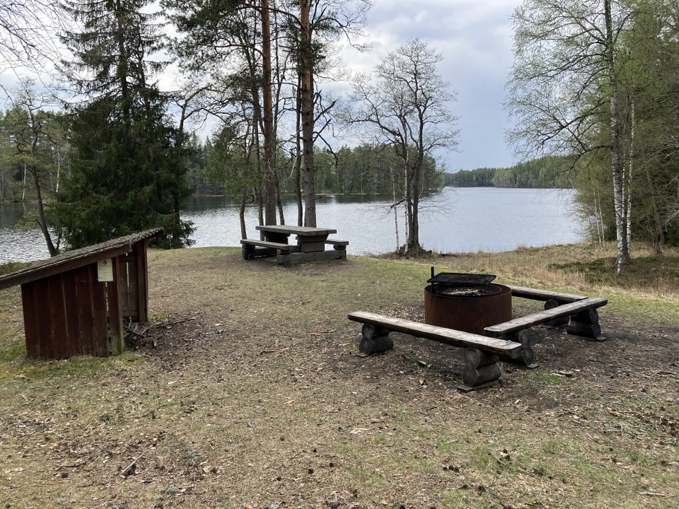 Eldplats i Ångsågen med utsikt över Sågviken.