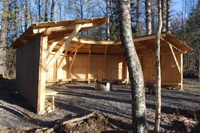 Eldplats med vindskydd i Lina naturreservat