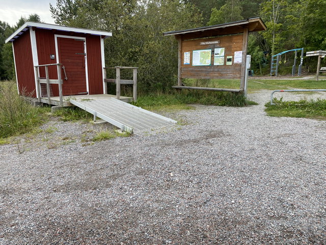 Tillgänglighetsanpassad torrtoalett