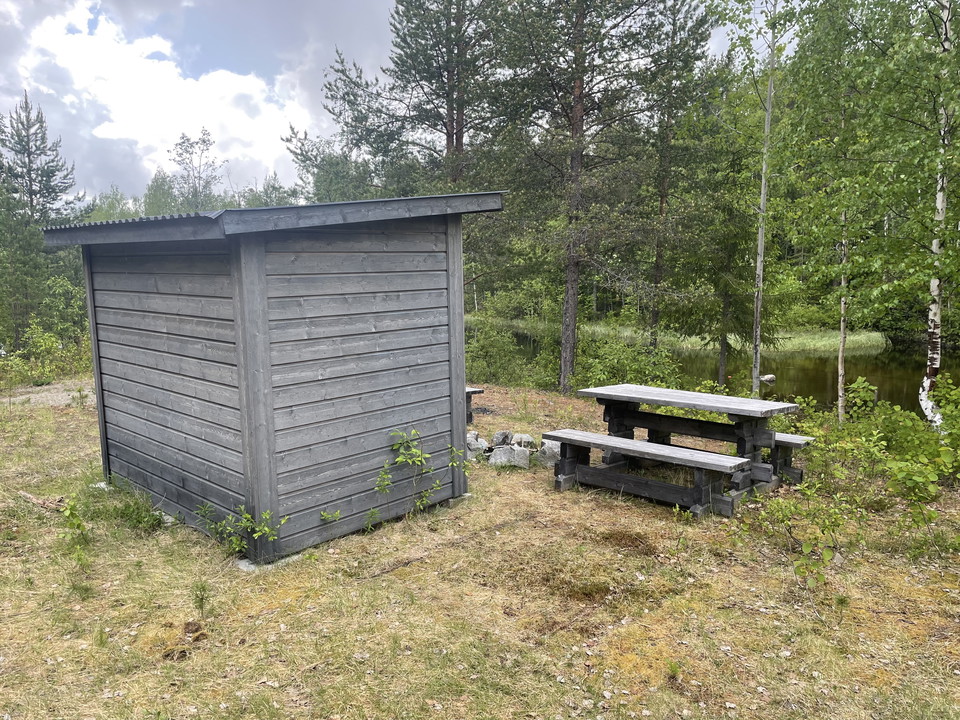 Vindskydd och grillplats närmare Kungavägen