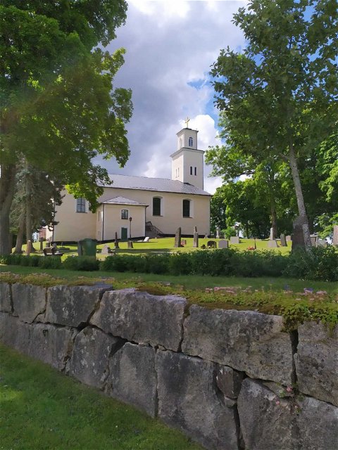 Björskogs kyrka, 1, 5 km från källan