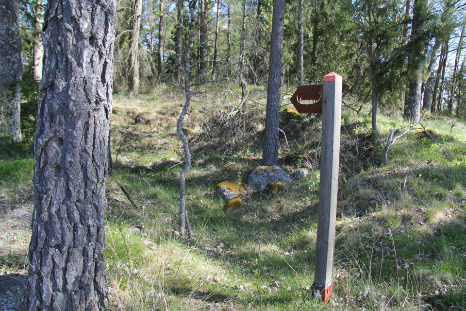 Stigen är markerad med orange ledmarkering.