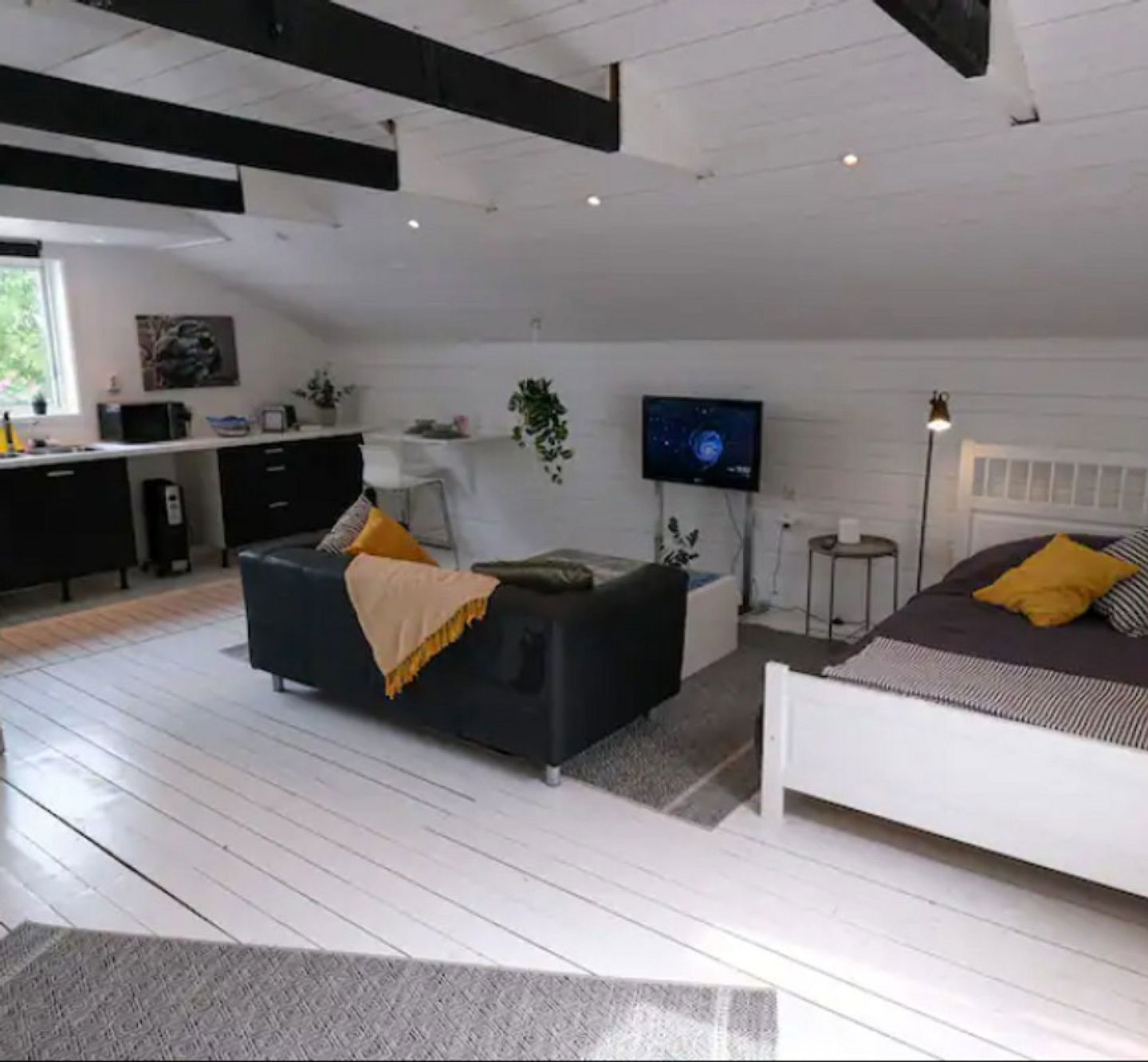 Interiör från en charmig studiolägenhet i Kristinehamn.