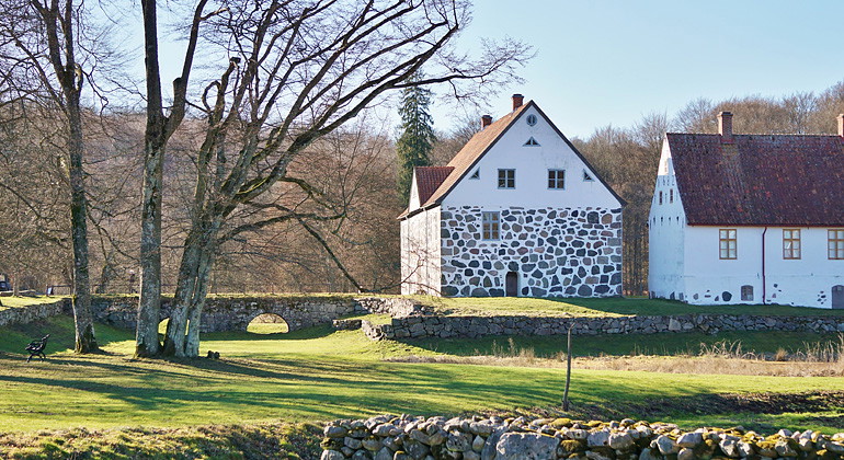 Hovdala slott intill reservatet.