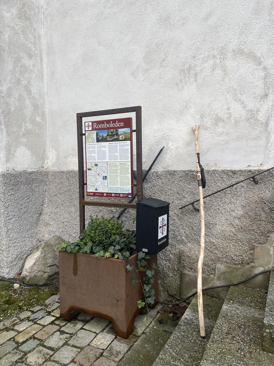 Ledentré Köping kyrka