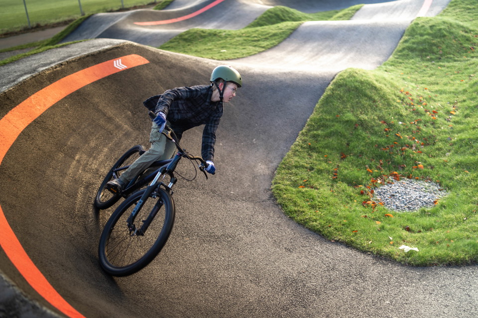 Cyklist på pumptrackbanan