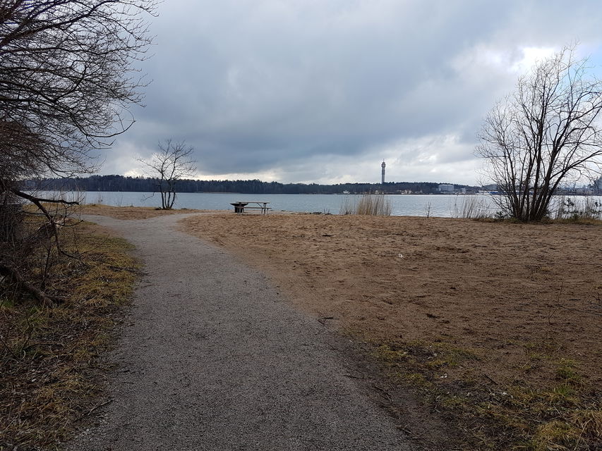 Kappsta. Grillplats med kvälssol. Foto Lidingö stad.