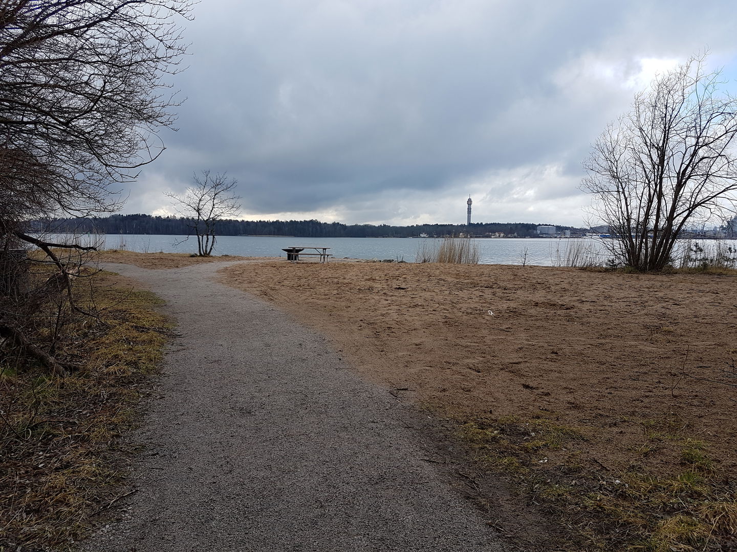 Kappsta. Grillplats med kvälssol. Foto Lidingö stad.