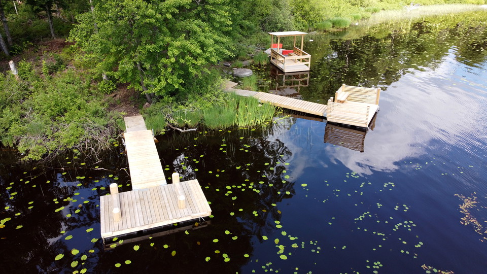 Olika bryggor som ligger tillsammans