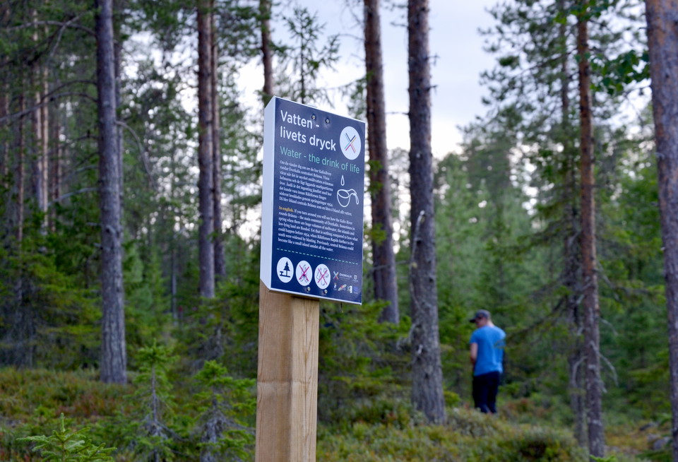 Informationsskyltar längs med leden