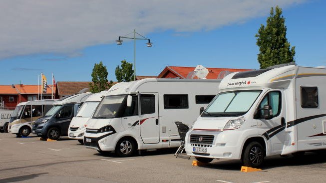 Camper pitches in Mariestad guest harbor