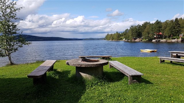 Rest area with outdoor toilet in Slåttviken
