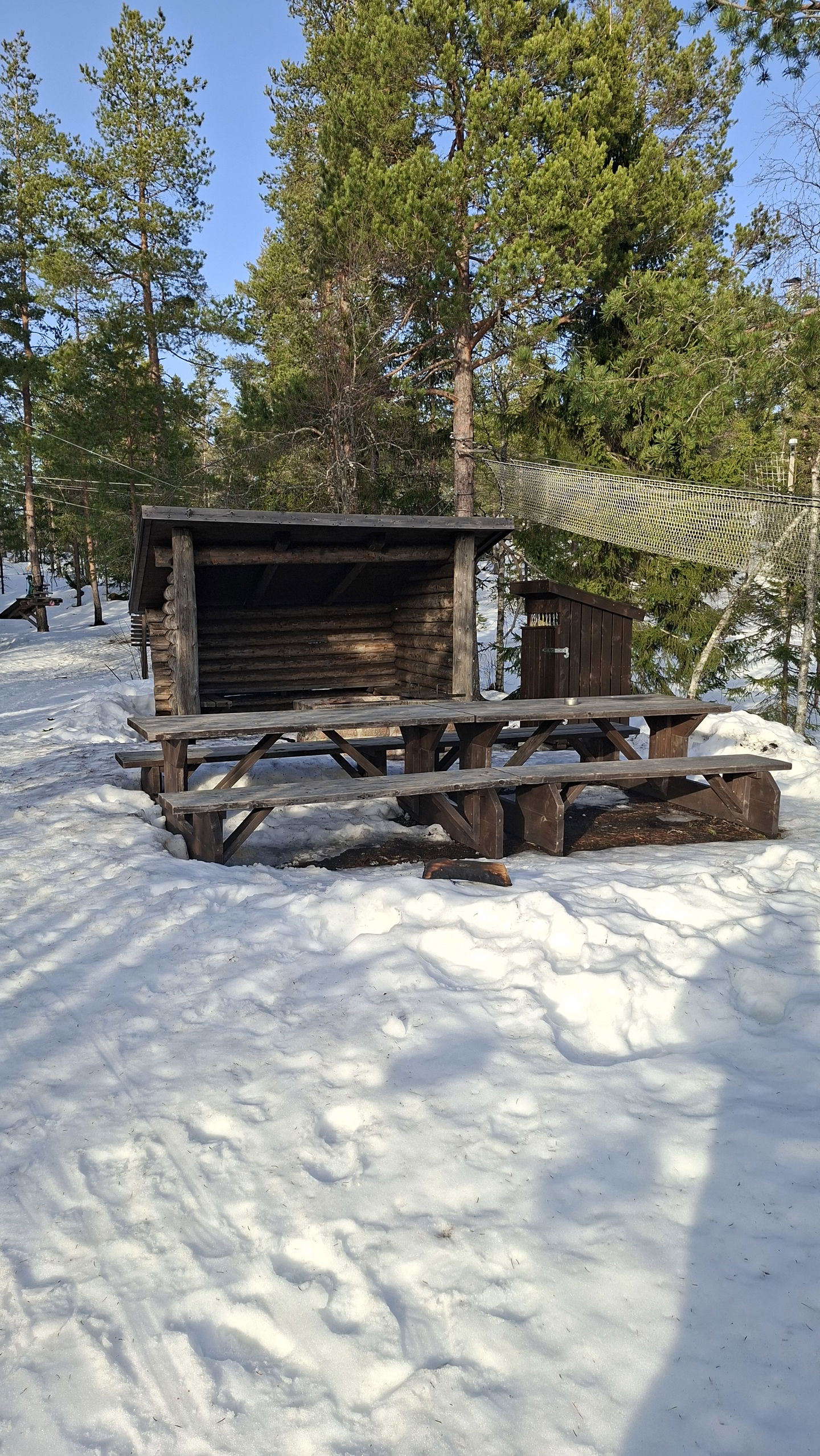 Rastplats med vindskydd