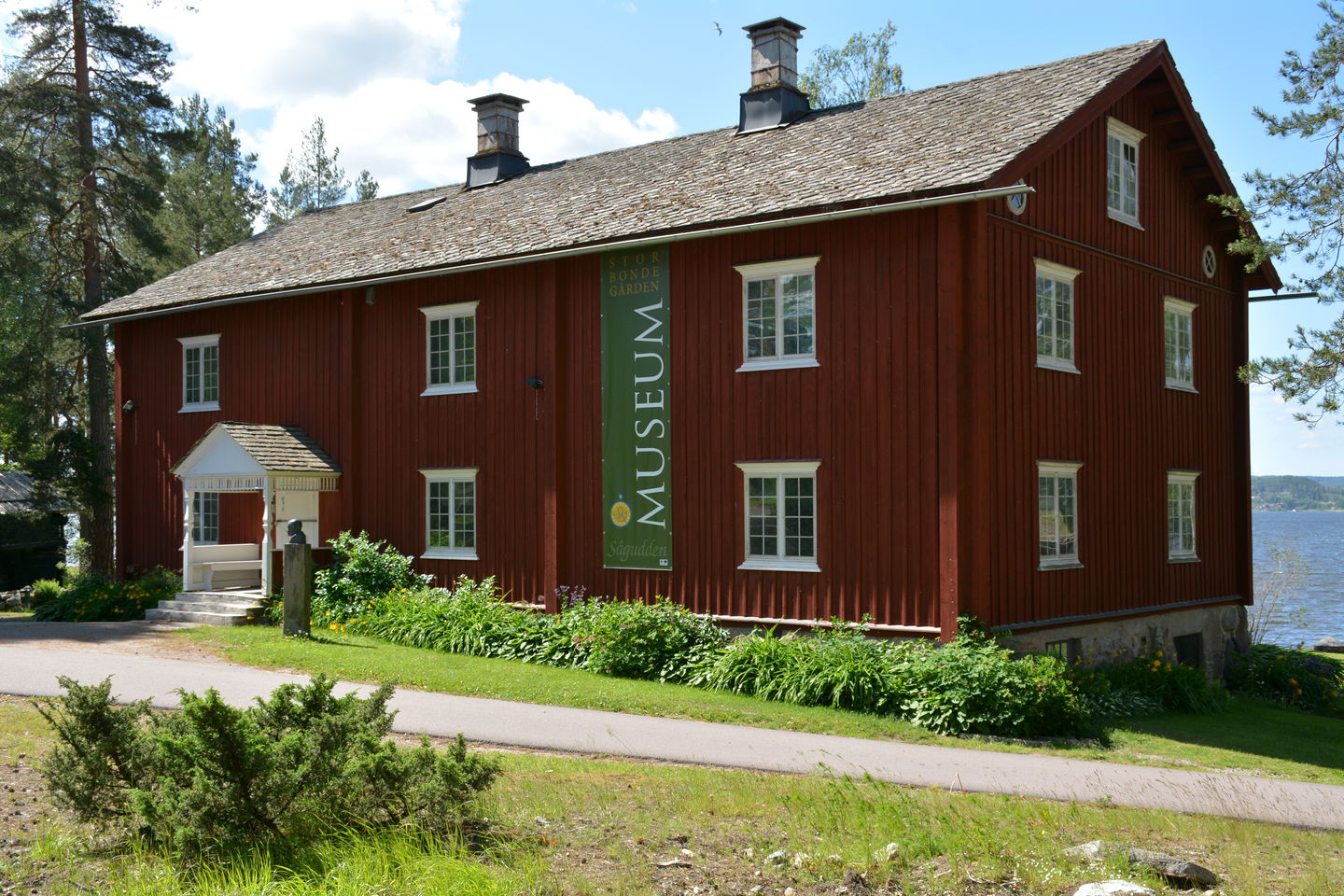 Storbondegården, en äldre faluröd byggnad