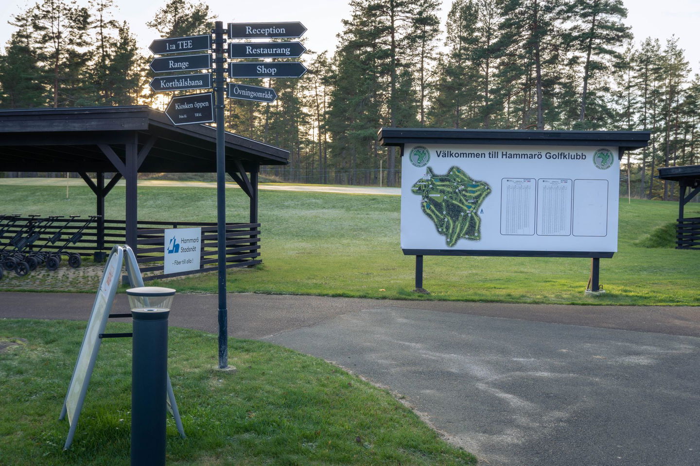 Anslagstavlan på golfbanan