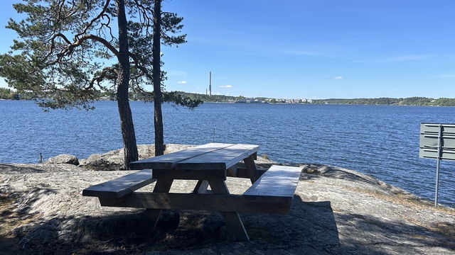 Gärdesudden: Bänkbord Klippudden
