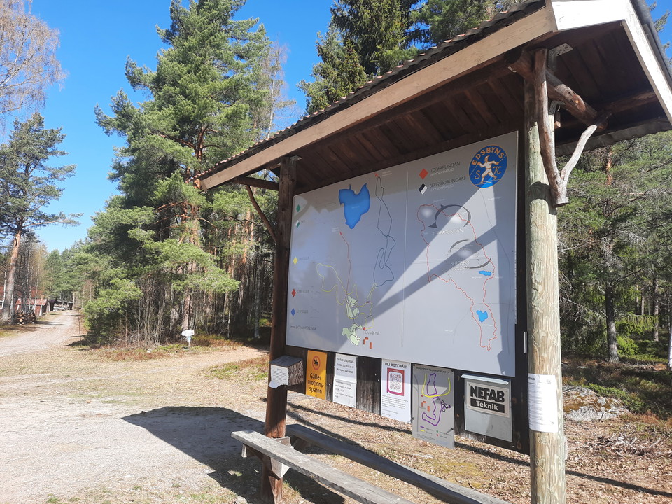 Spårtavla och information