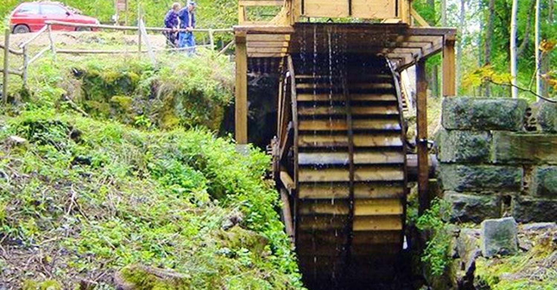 Kvarnhjulet vid vid kvarnruin längs Skönnarboleden
Motala
