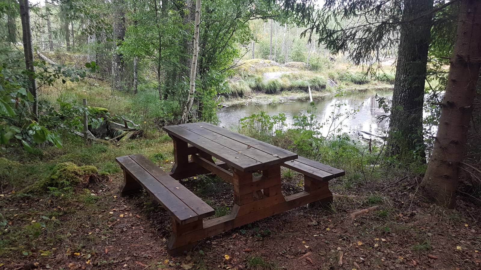 Rastplats vid kvarnruin. 