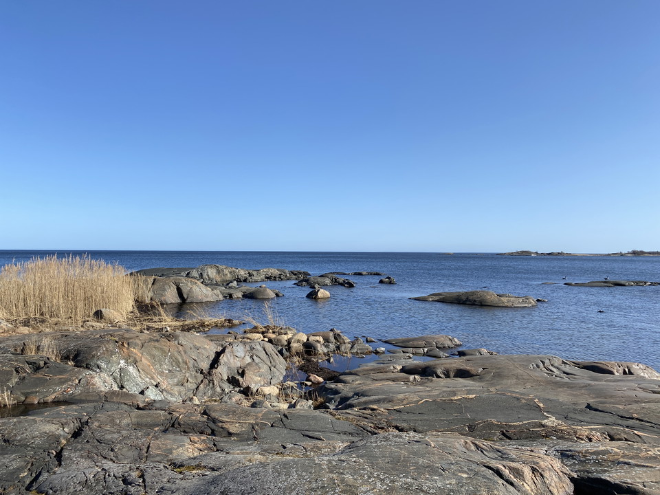 Släta klippor vid havet