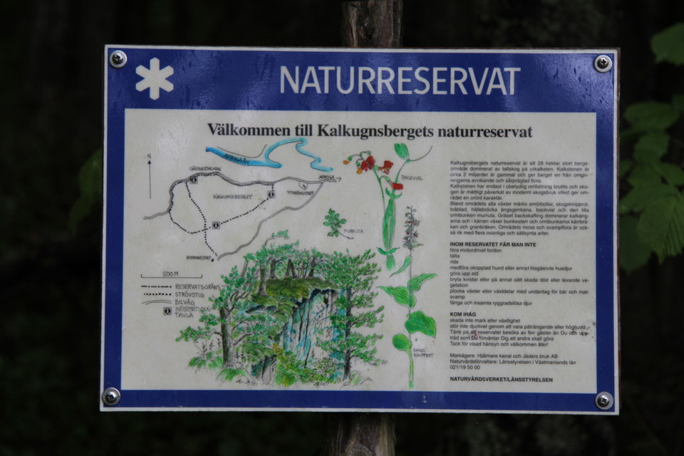 Informationstavla över naturreservatet.