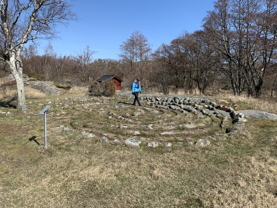 Inte hoppa över vallarna! Det ger otur.