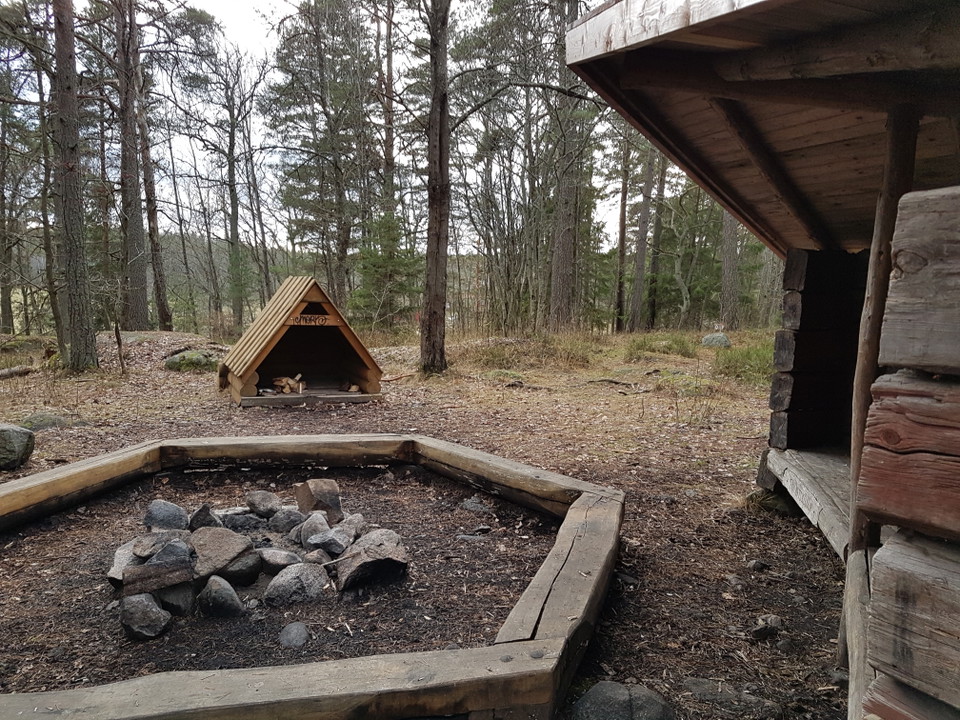 Friluftskojan grillplats. Foto Lidingö stad.