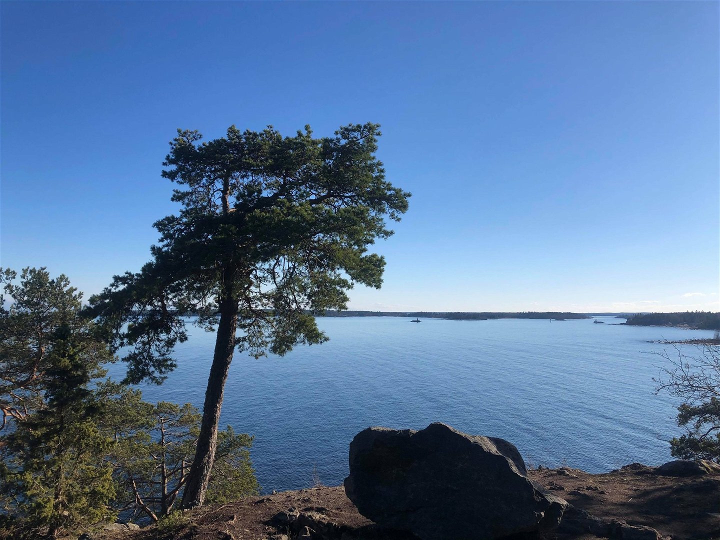 Utkik över havet vid Gävles kust från Gråberget 