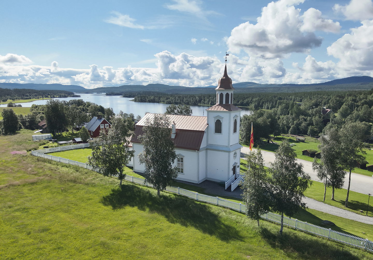 Ljusnedal kyrka