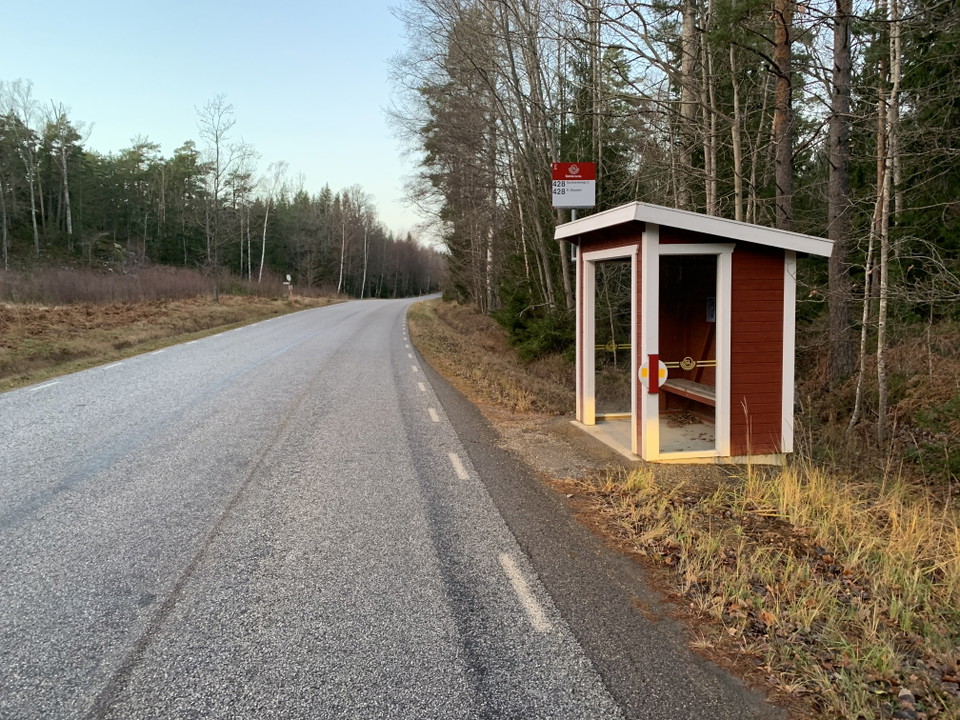 Busshållplats Baldersnäs vid Långsviksträsk.