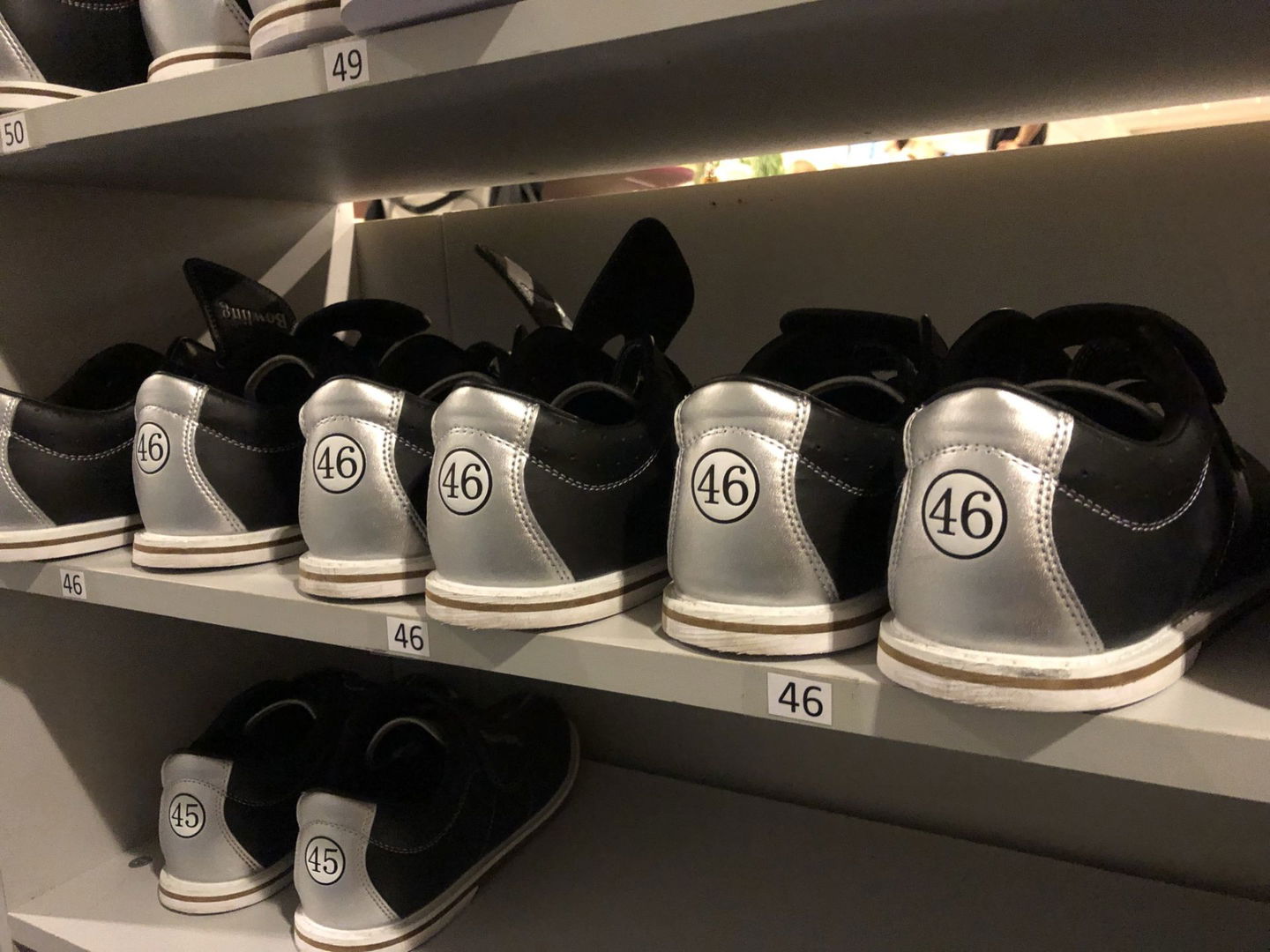 Det finns många bowlingskor att välja på.r