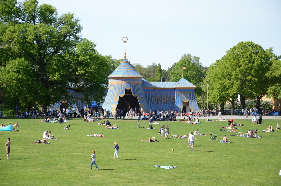Pelousen och Koppartälten i Hagaparken.
