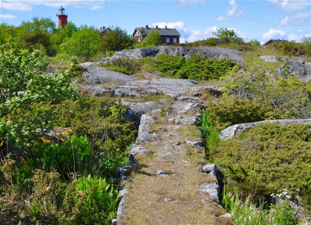 Path to the lighthouse and information kiosk, Svenska Högarna