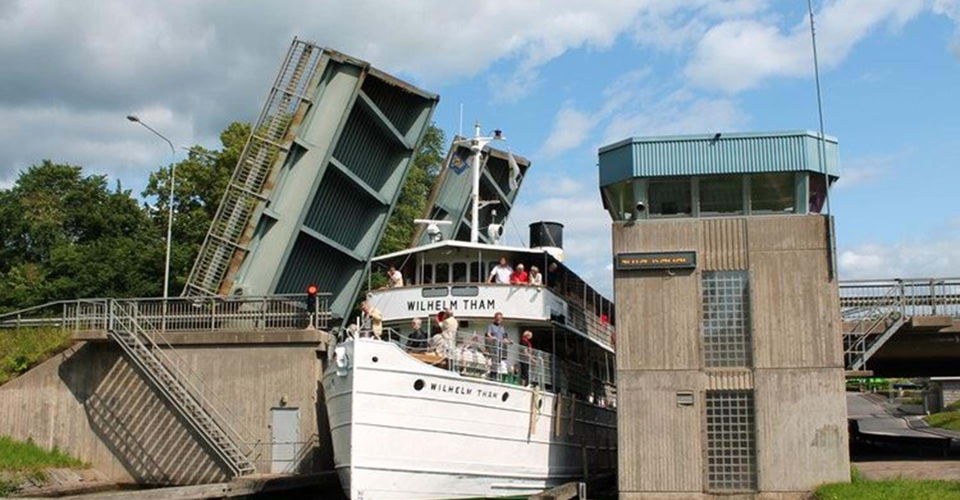 Broöppning på Göta kanal. Rundslinga: Motala Runt. Motala. 
