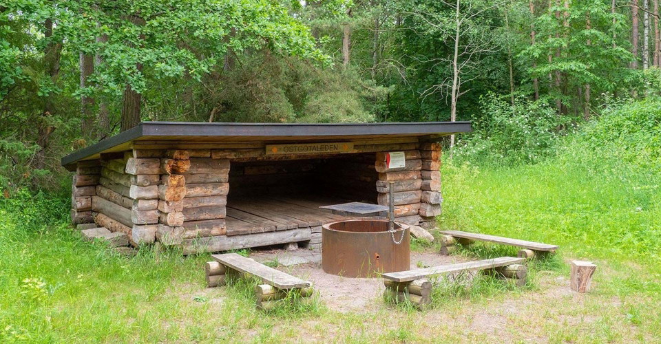 Vindskyddet söder om Örbacken.  
Etapp: Skogsjö--Örbacken.  
Mjölby. 