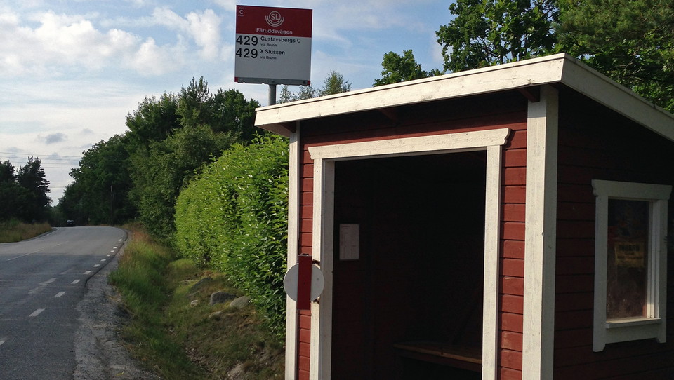 Från hållplatsen Fåruddsvägen når du reservatets östra delar.