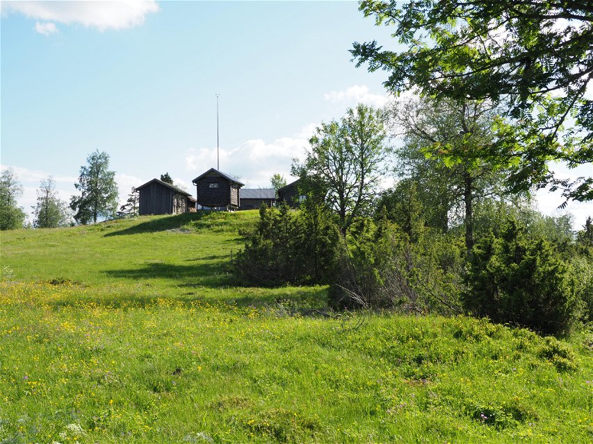 Högt belägen gård i Skinnaråsen