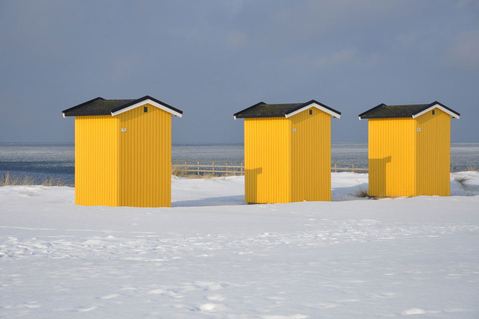 Strandhytter vid Vikens havsbad.