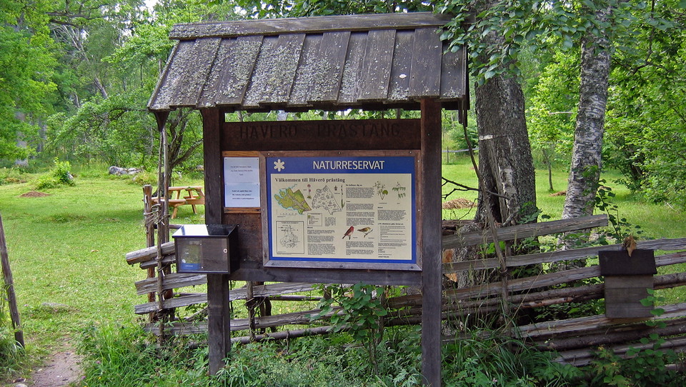 Informationsskylt vid entrén till reservatet.